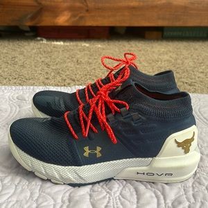 Under Armour size 6 HOVR tennishoes